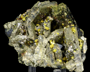 Yellow zircons and pyrochlores from Morocco